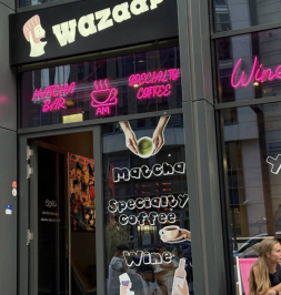 Wazaap Matcha & Coffee — Nowoczesna kawiarnia z wyjątkowym klimatem