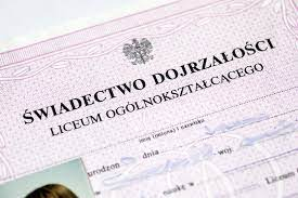 Oferujemy średnie maturę i dyplomy uczelni.