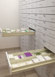Meble apteczne- magazynowe szuflady głebokiego składowania używane